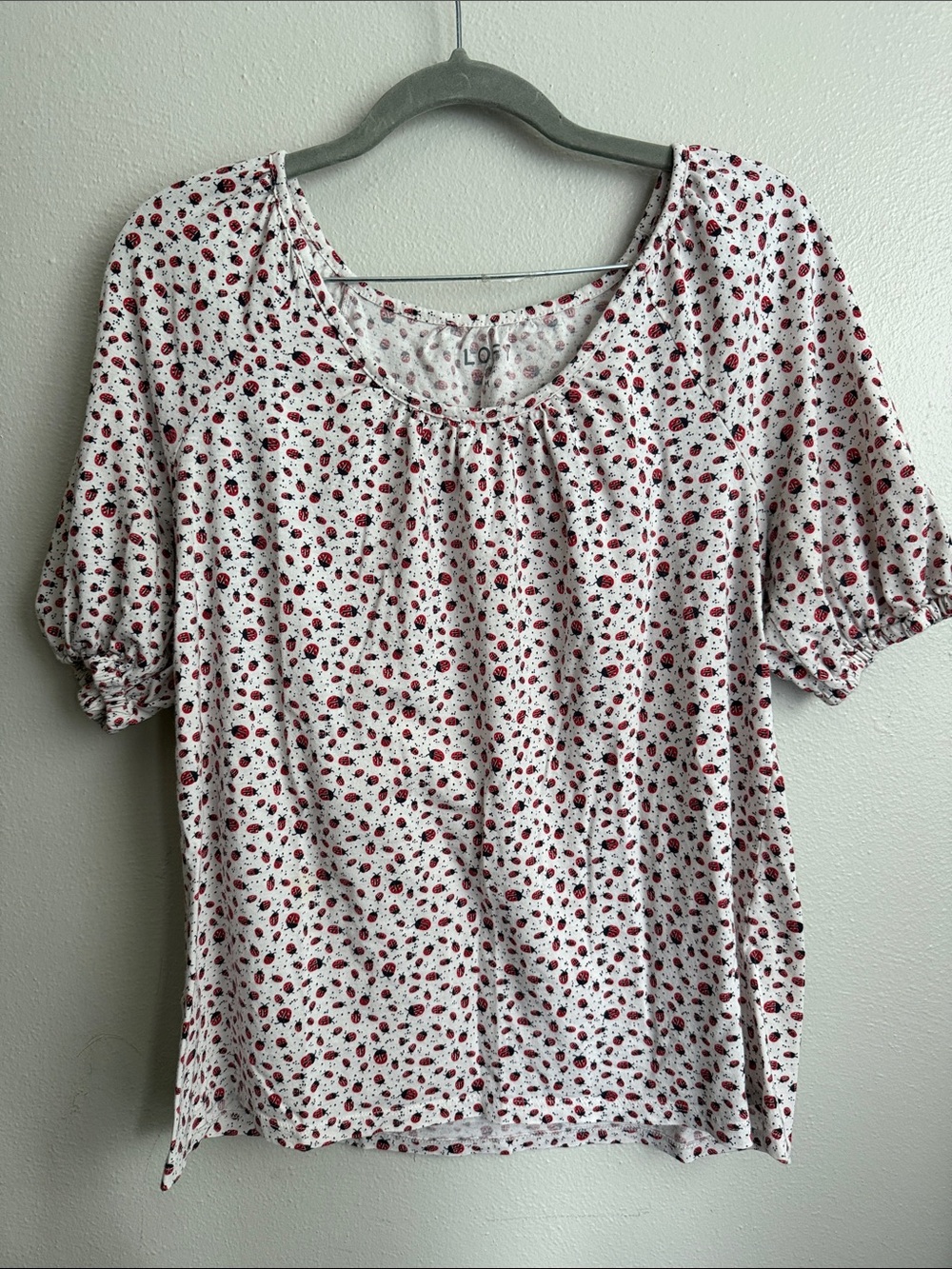 LOFT White Scoop Neck Short Sleeve Top with Red Floral Print lady bug print.